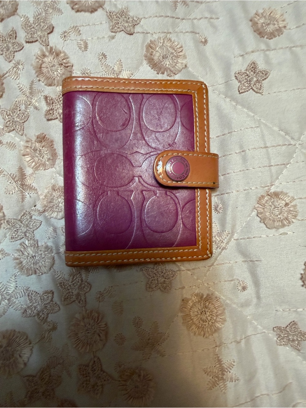 Vintage Coach Signature Embossed Leather Bifold Wallet - Plum/Magenta ✨